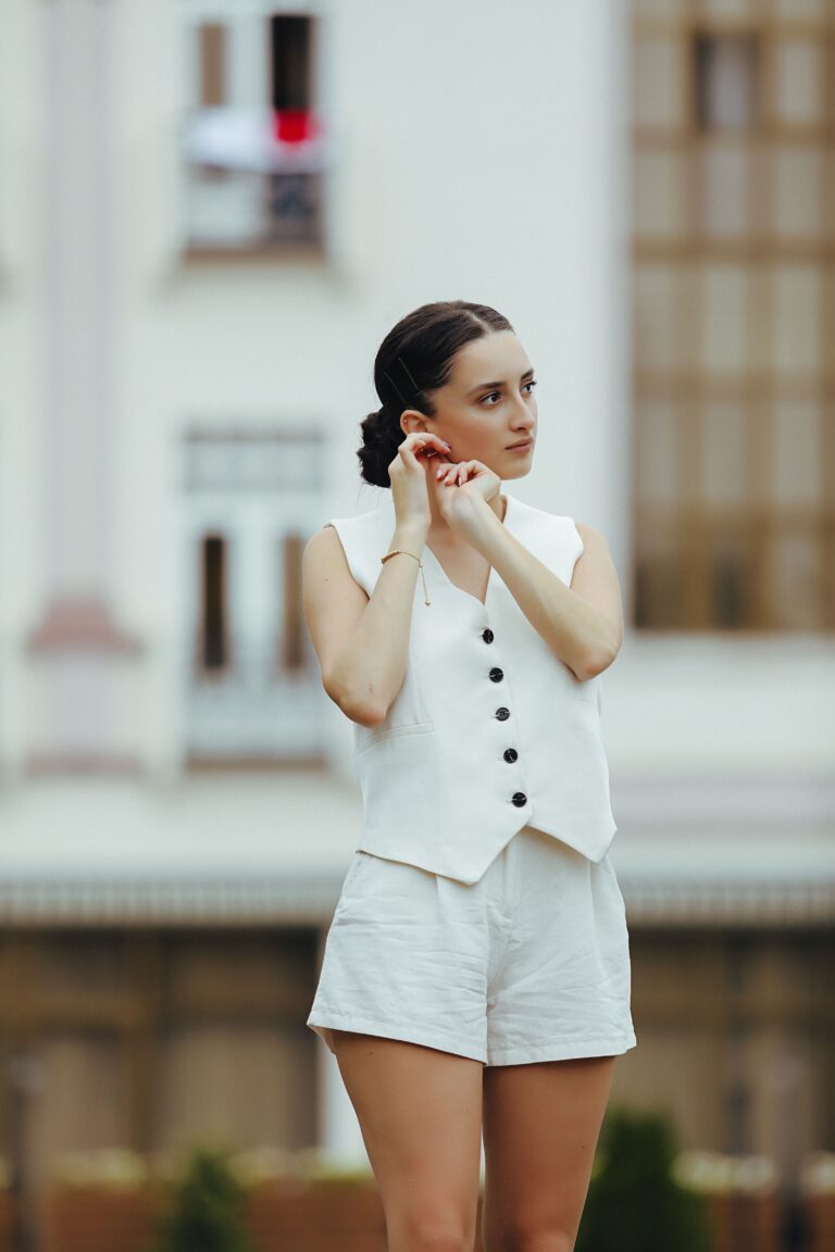 completo sartoriale bianco in lino per l'estate
